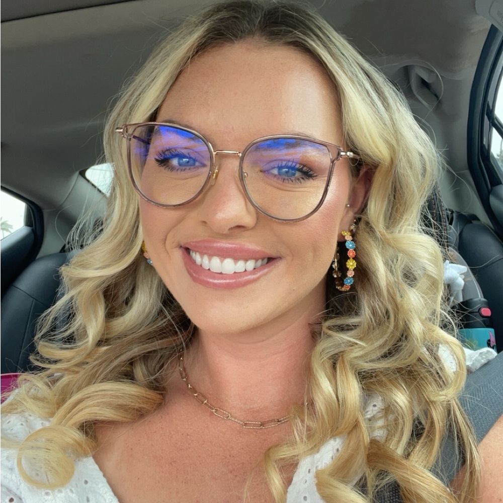 Meet your Posher, Lauren